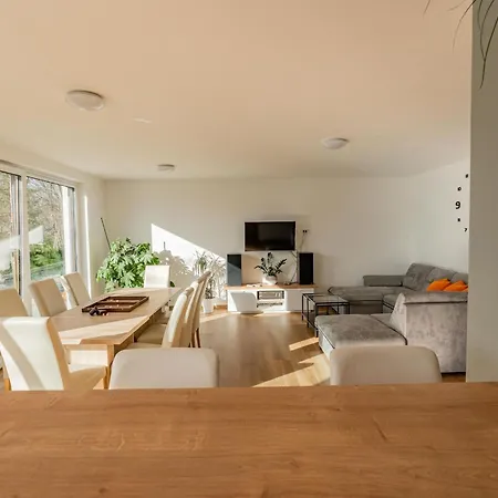 Сasa de vacaciones Three Bedroom With Terrace And Sauna Tolmin