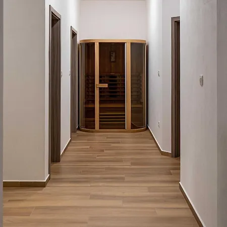 Three Bedroom With Terrace And Sauna Hébergement de vacances