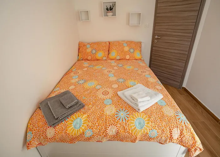 Three Bedroom With Terrace And Sauna * טולמין