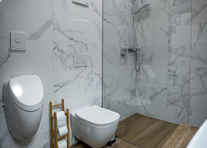 Three Bedroom With Terrace And Sauna טולמין