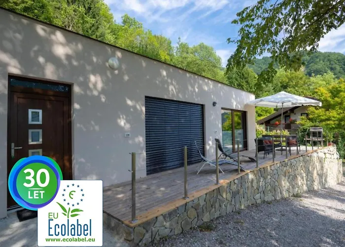 בית נופש Three Bedroom With Terrace And Sauna טולמין